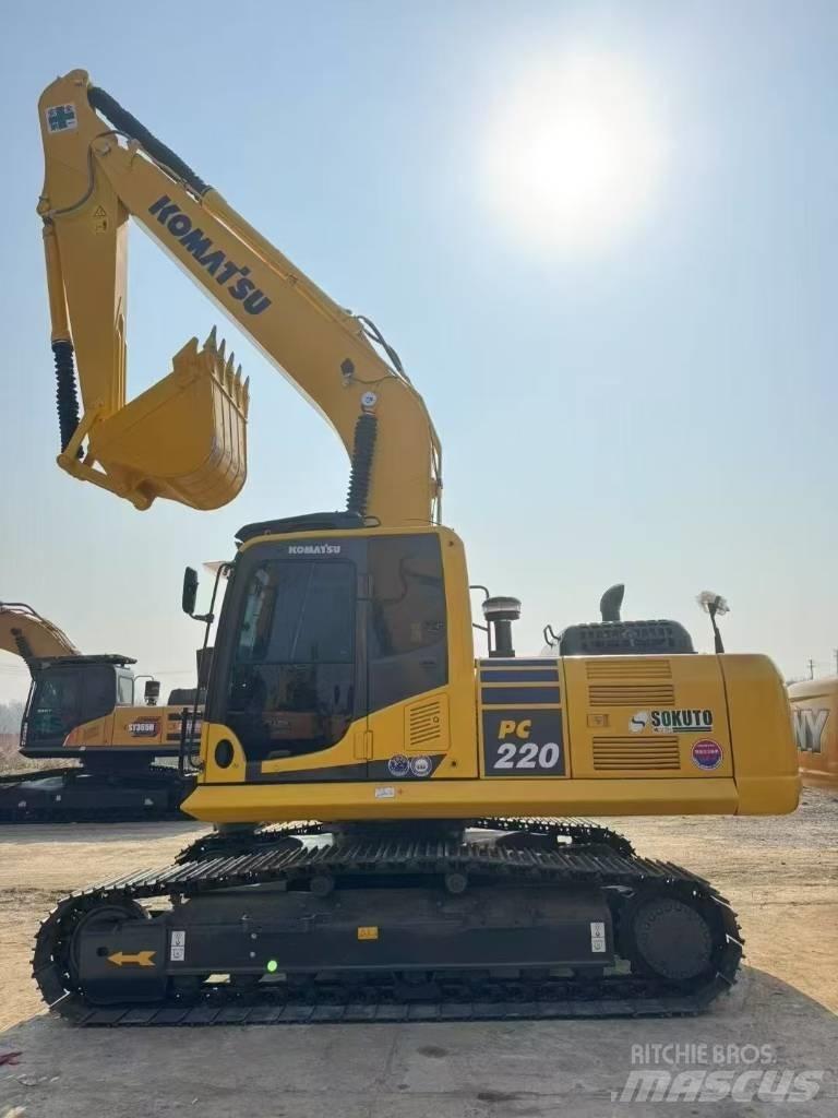 Komatsu 220-8 Гусеничні екскаватори