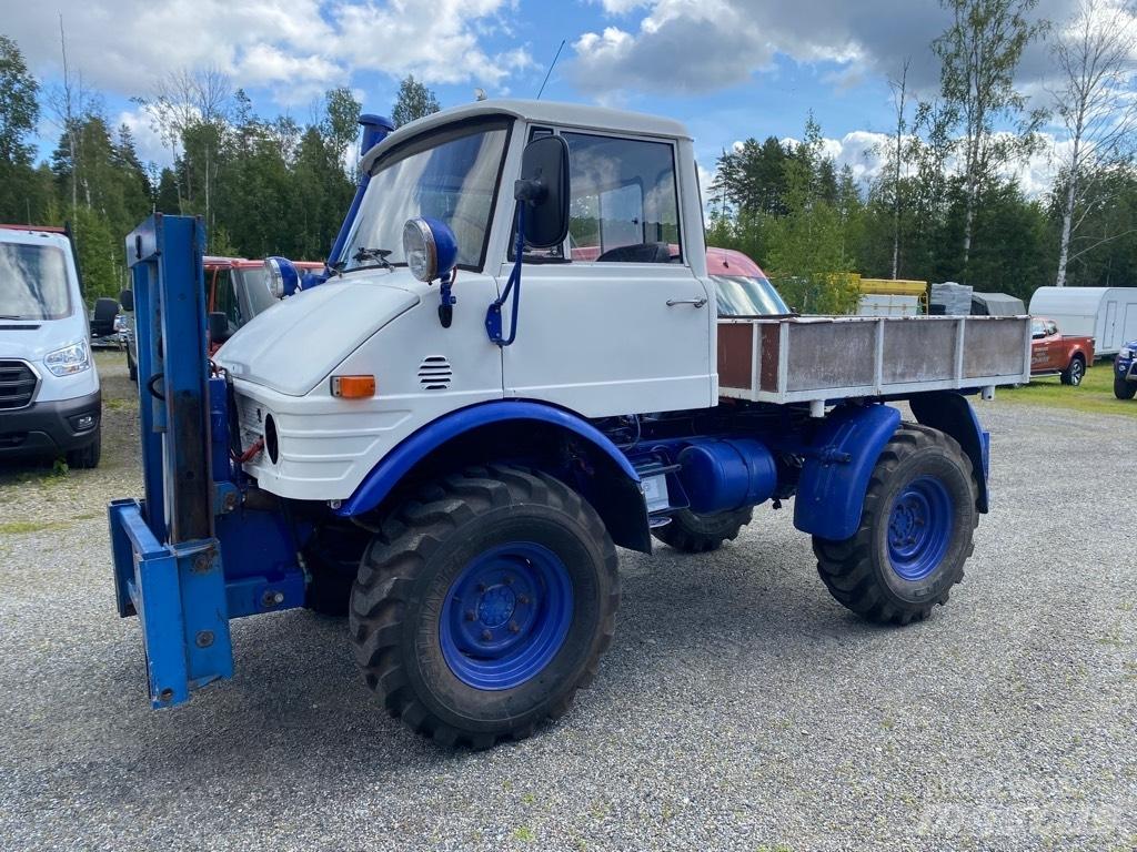 Mercedes-Benz Unimog Вантажівки / спеціальні
