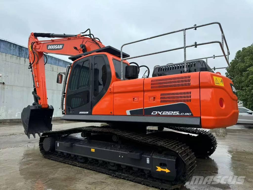 Doosan DX 225 LC-9C Гусеничні екскаватори