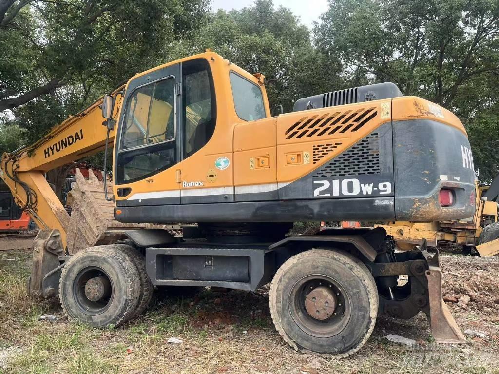 Hyundai R210W-9 Колісні екскаватори