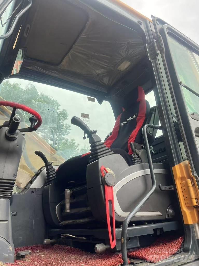 Hyundai R210W-9 Колісні екскаватори