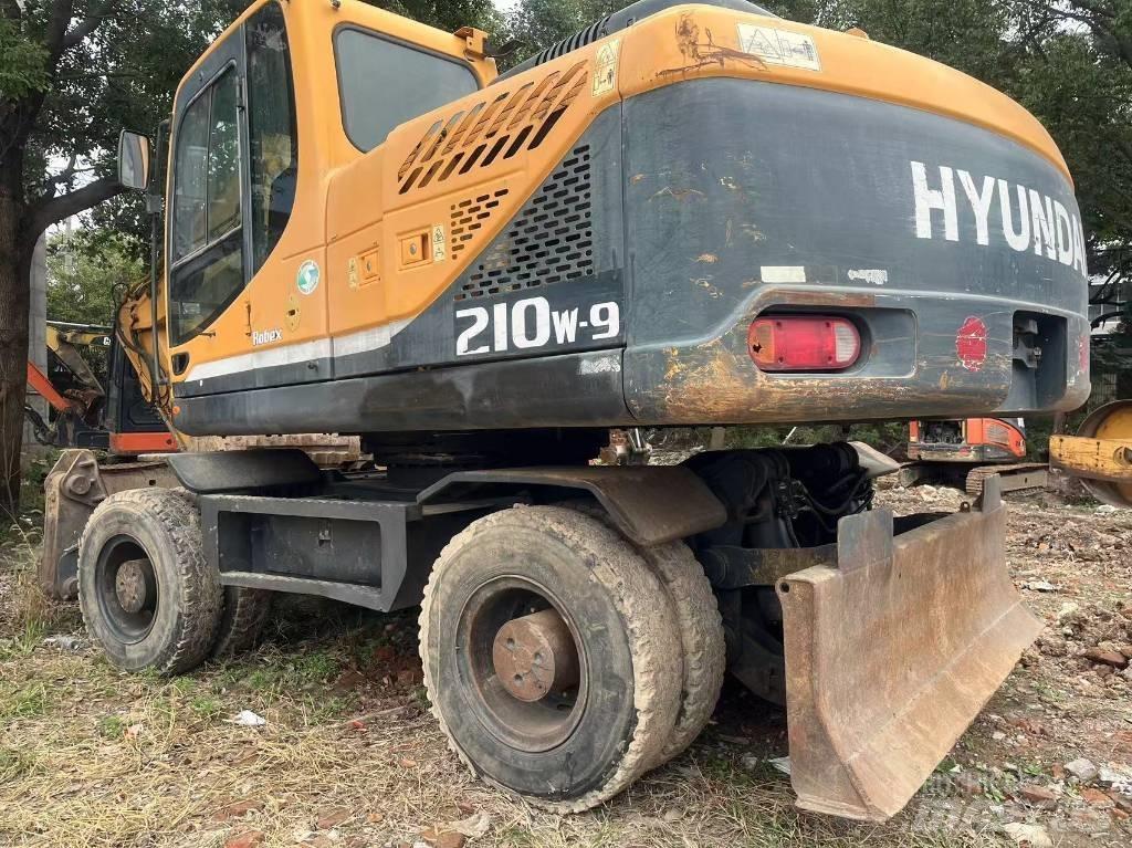 Hyundai R210W-9 Колісні екскаватори
