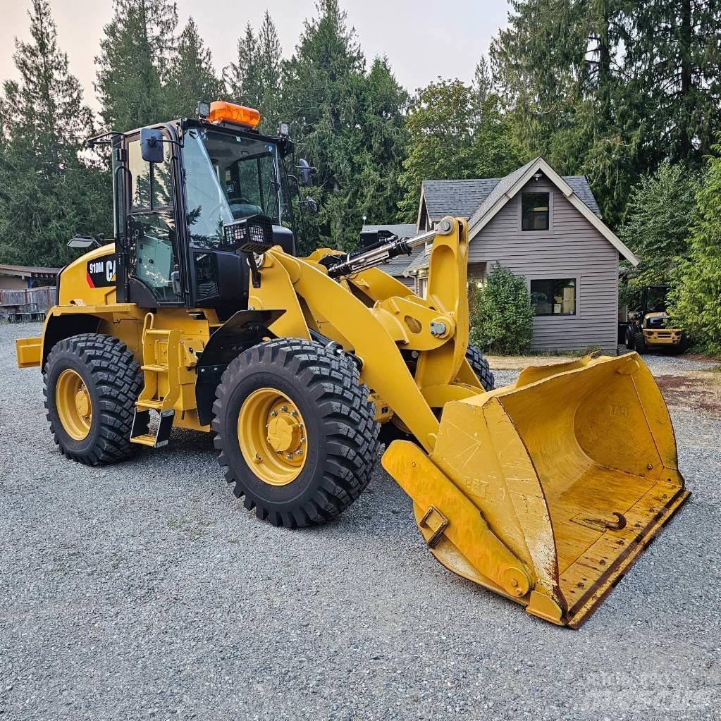 CAT 910M Фронтальні навантажувачі