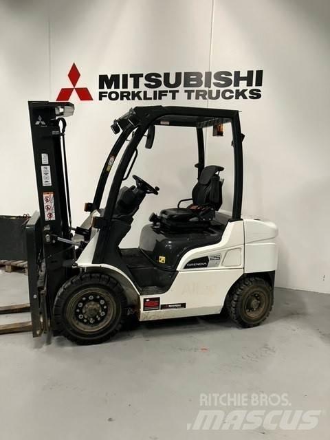 Mitsubishi FD25N3 Дизельні навантажувачі