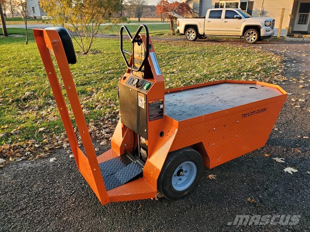 Taylor-Dunn SC090 Тягачі колісні