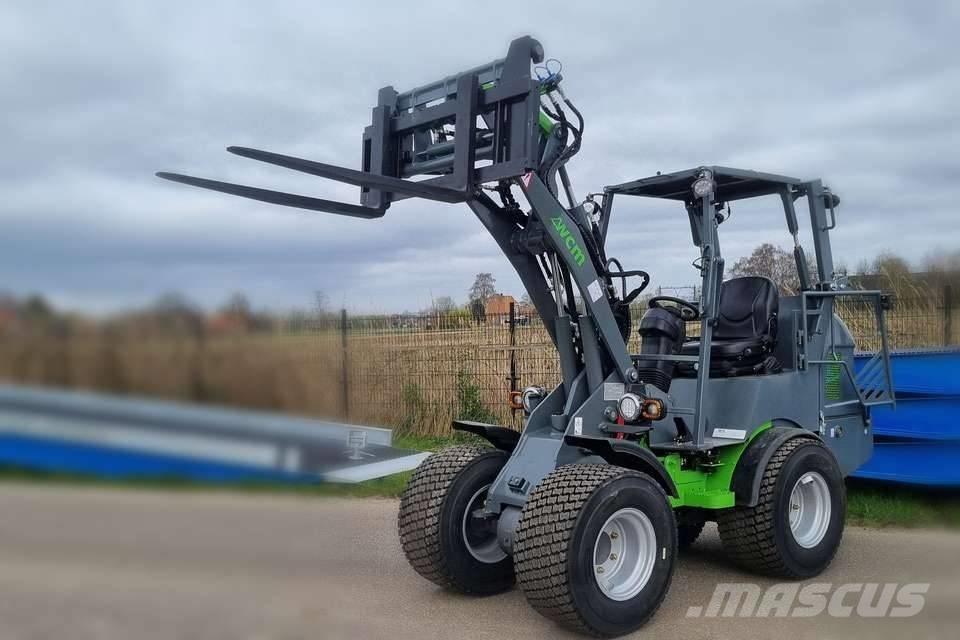 WCM L2316 und L2416 Фронтальні навантажувачі та екскаватори