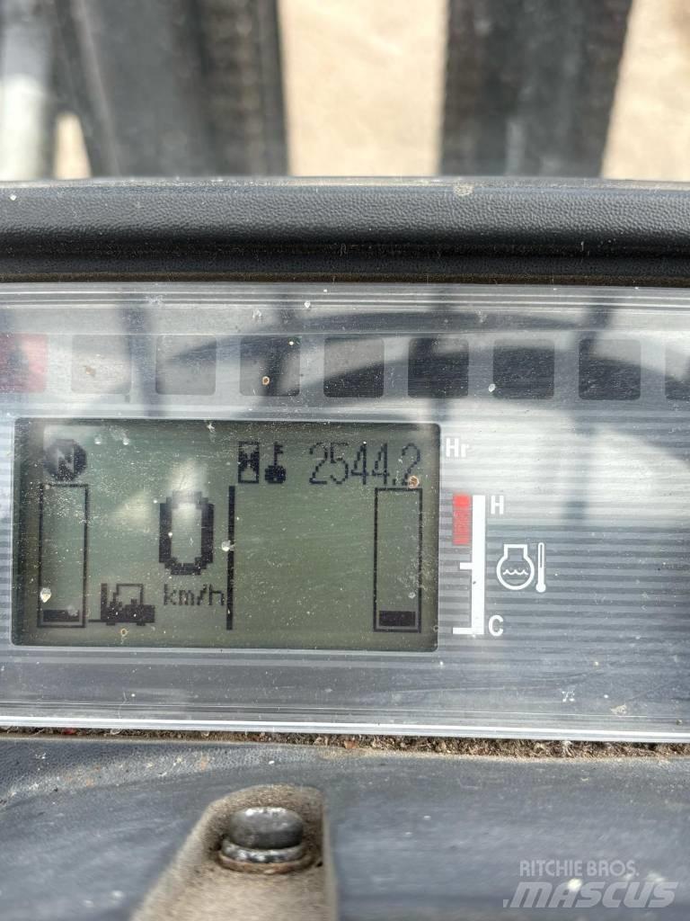 CAT DP 25 NT Дизельні навантажувачі