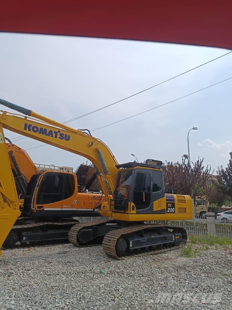 Komatsu PC 200 Гусеничні екскаватори