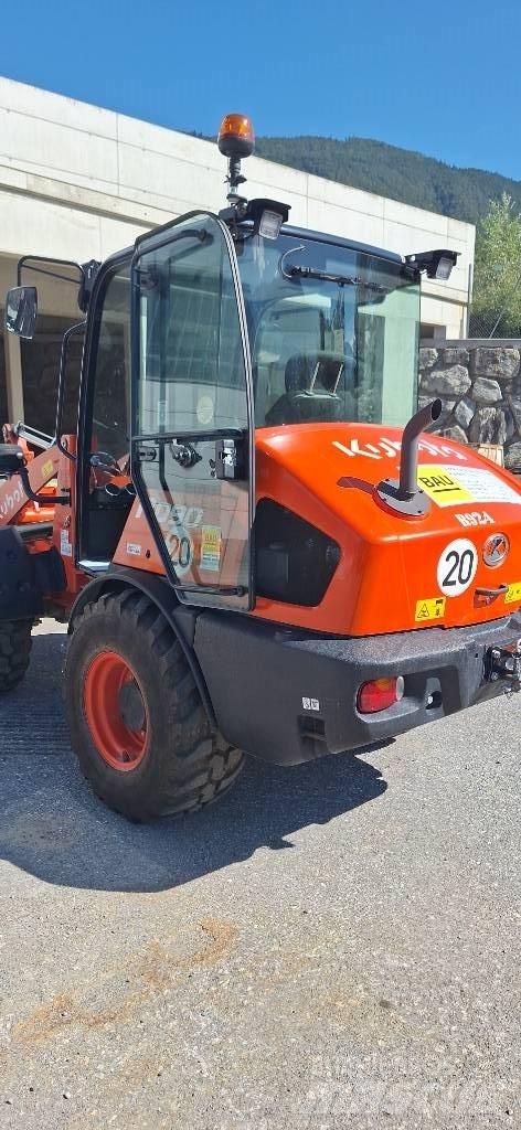 Kubota R 090 Фронтальні навантажувачі