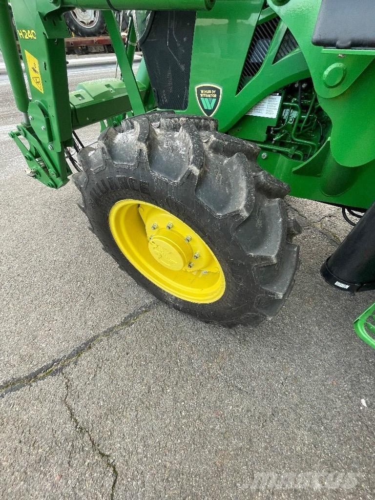 John Deere 5075 E Трактори