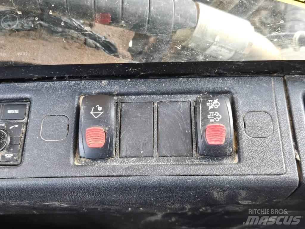 Hyundai HX 220 L Гусеничні екскаватори