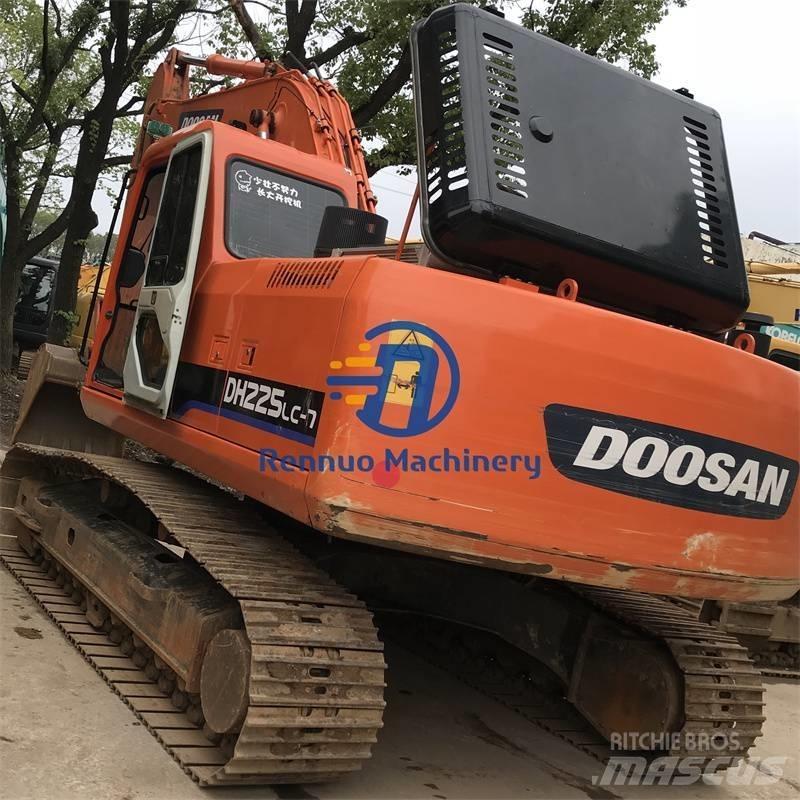 Doosan DH225LC-7 Гусеничні екскаватори