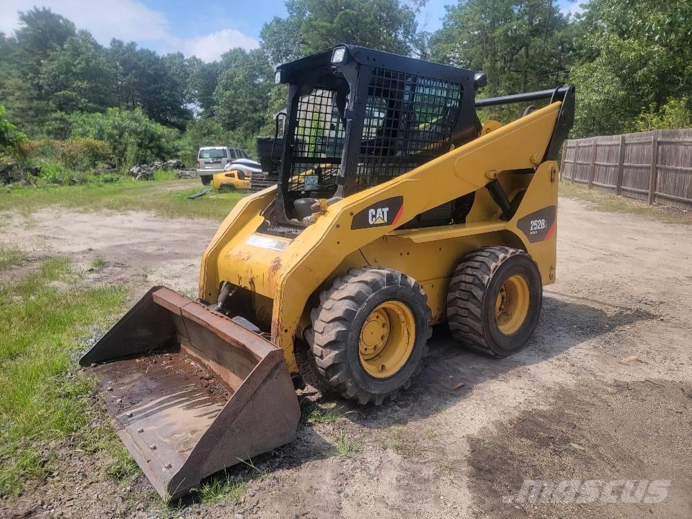 CAT 252 B 3 Міні-навантажувачі