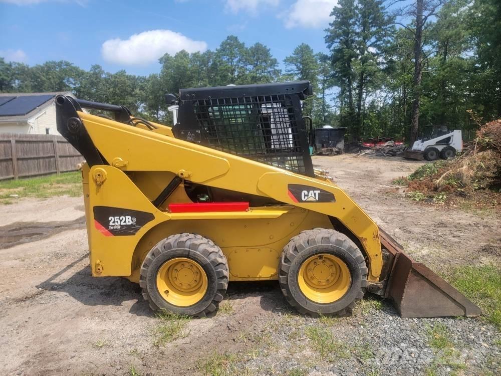 CAT 252 B 3 Міні-навантажувачі