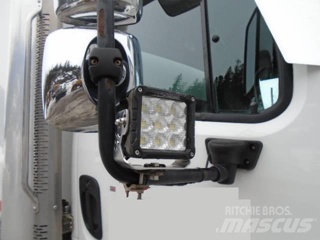 Freightliner M2 106 Фургони