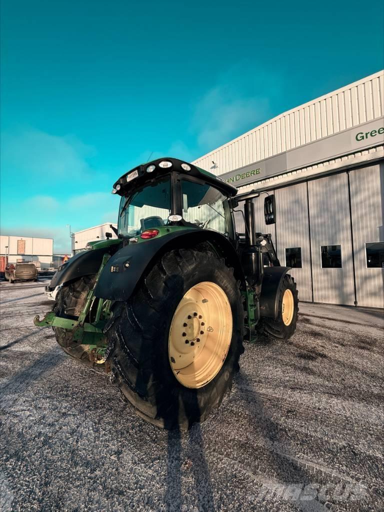 John Deere 6215R AP Трактори