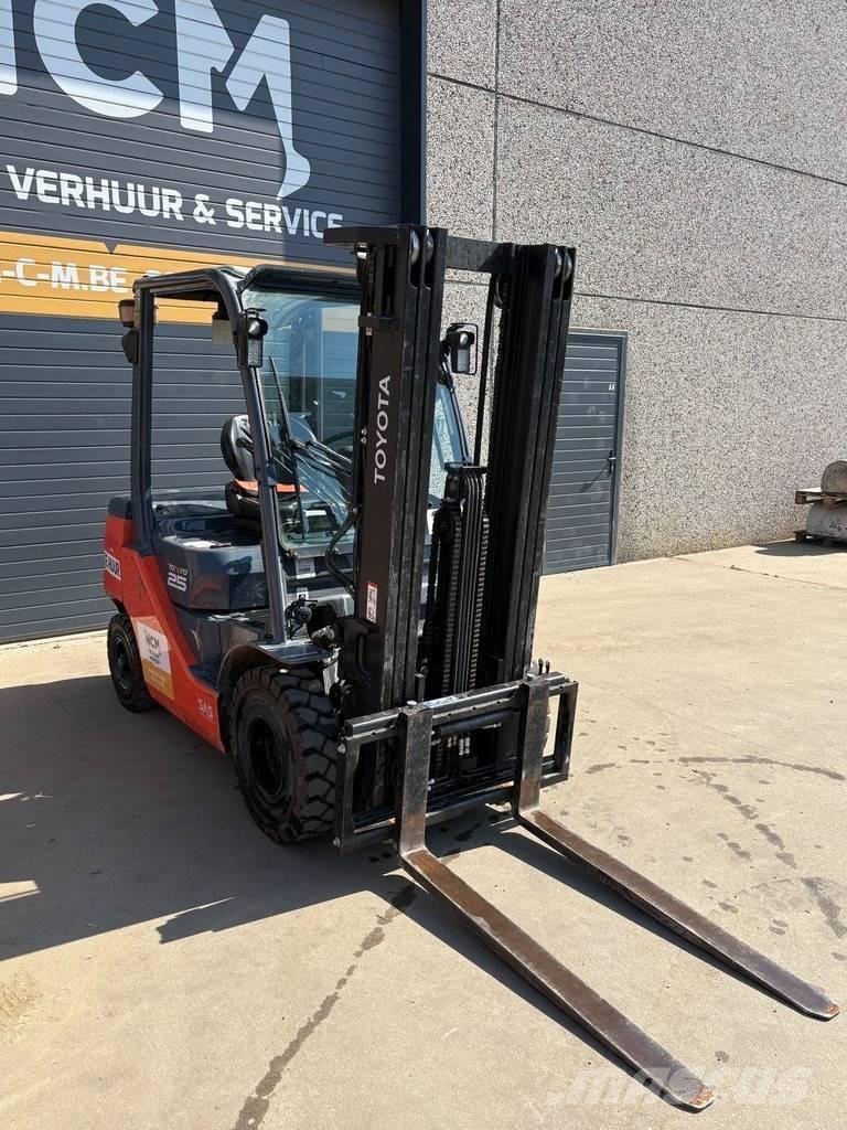 Toyota 8 FDF 25 Дизельні навантажувачі