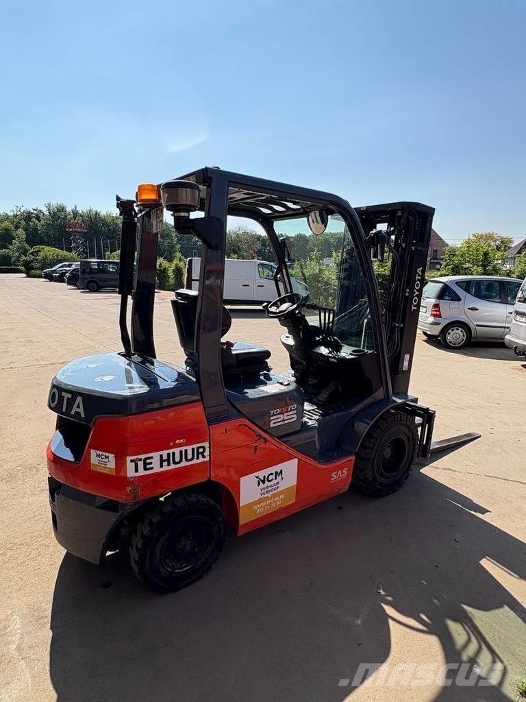 Toyota 8 FDF 25 Дизельні навантажувачі