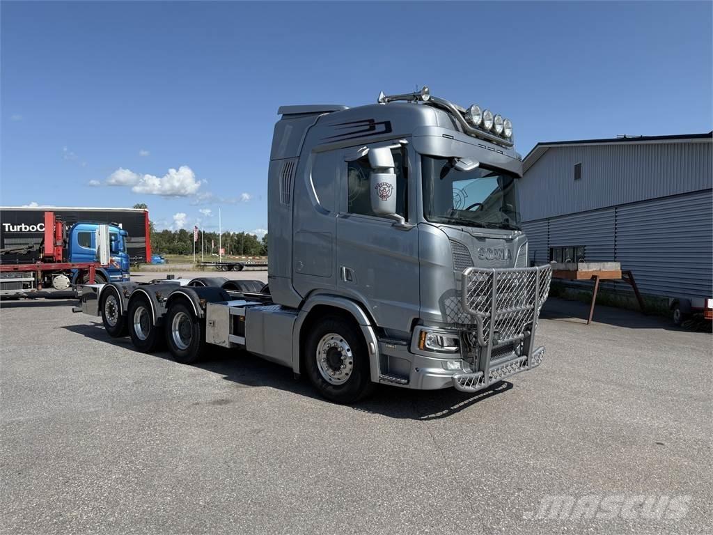 Scania R650 8x4 Шасі з кабіною
