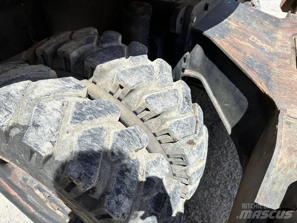 Komatsu PW130 ES-6K Колісні екскаватори