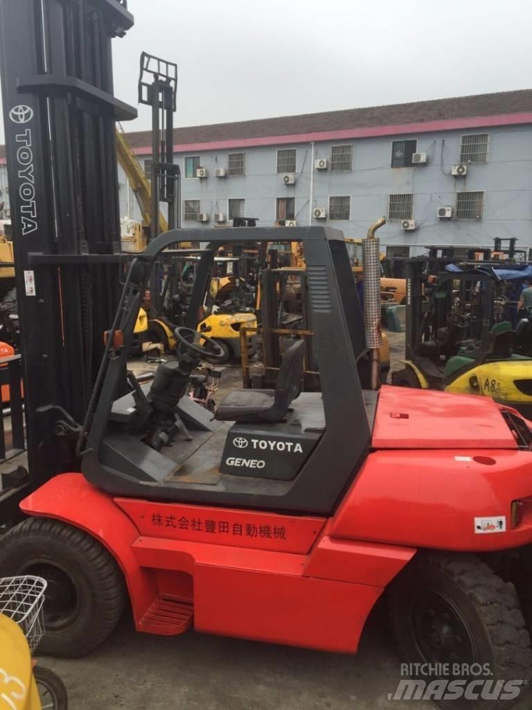 Toyota 8 Ton Дизельні навантажувачі