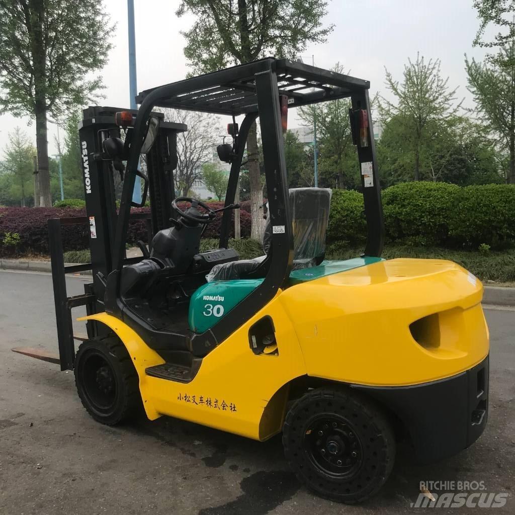 Komatsu 30 Дизельні навантажувачі