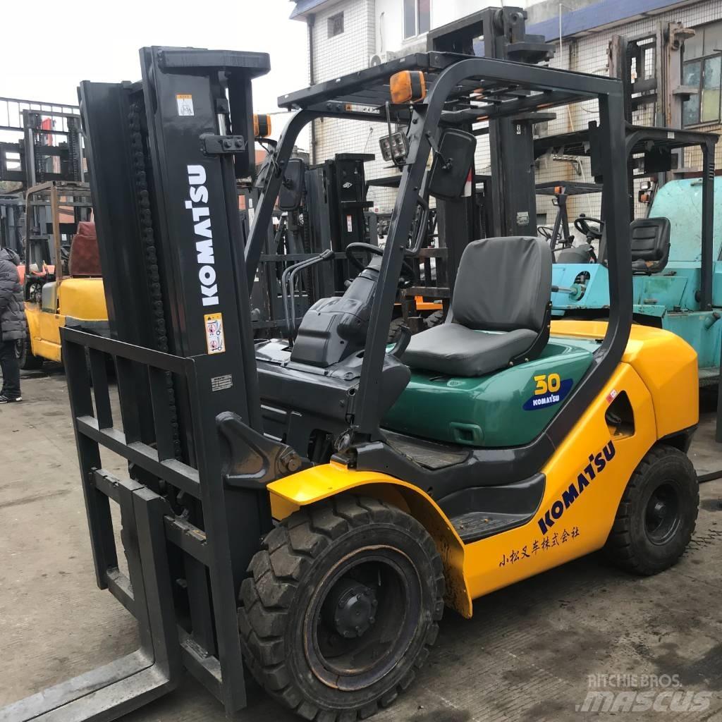 Komatsu 30 Дизельні навантажувачі