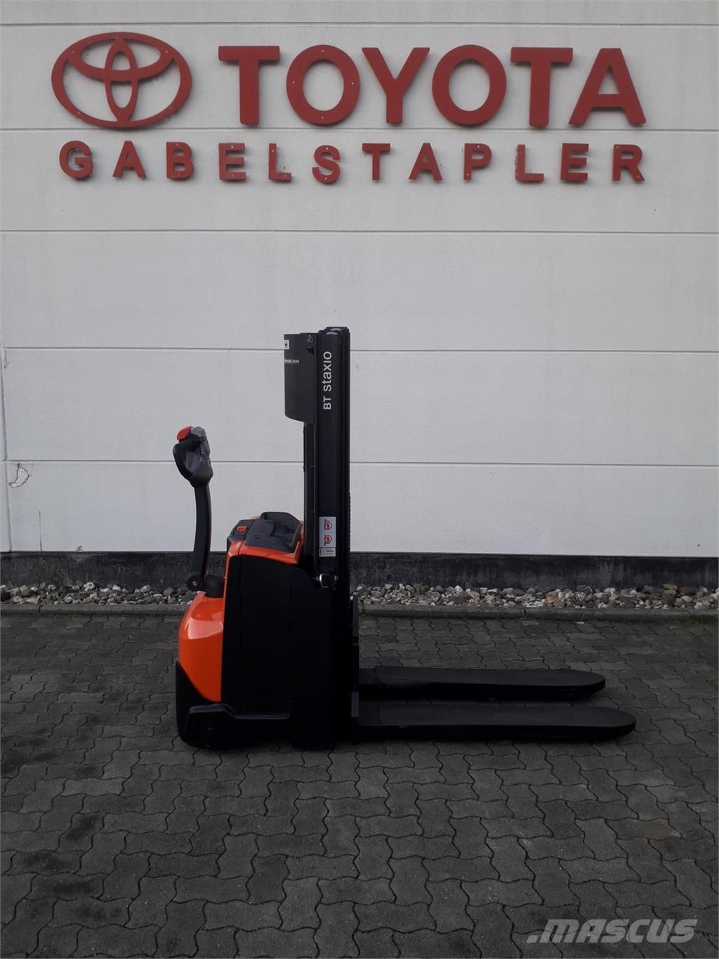 Toyota SWE120 Самохідні електроштабелери