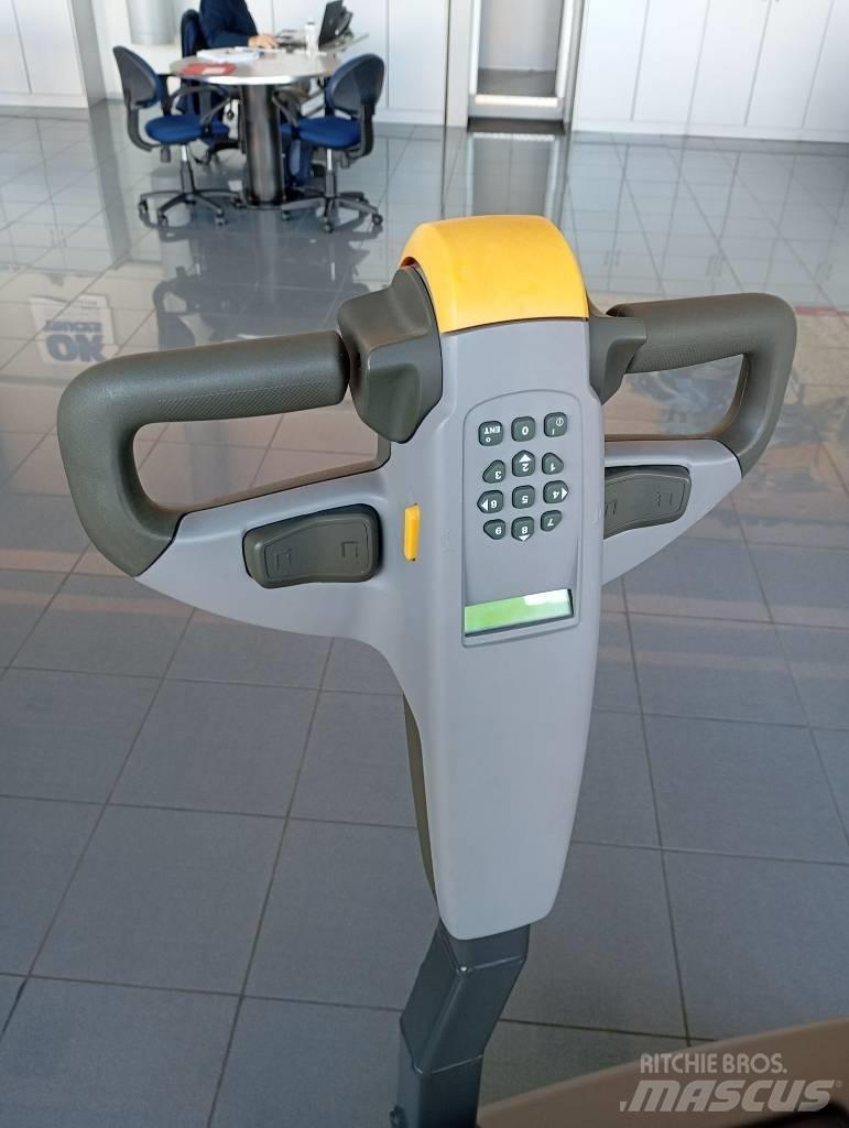 UniCarriers PS 125 Самохідні електроштабелери