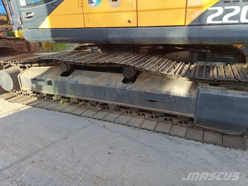 Hyundai R220LC-9S Гусеничні екскаватори