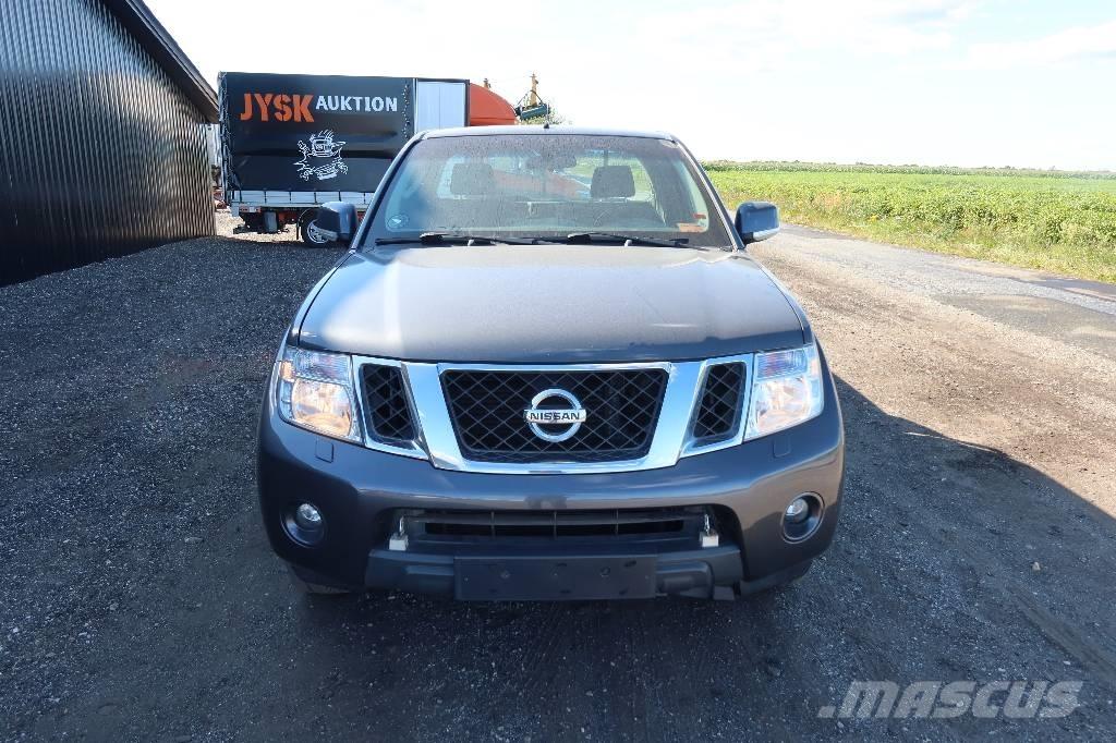 Nissan NAVARA Пікапи / Бічне розвантаження
