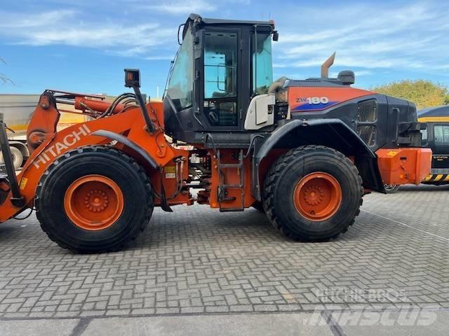 Hitachi ZW 180-6 Фронтальні навантажувачі