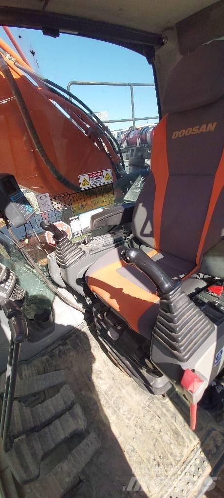 Doosan DX 300 LC Гусеничні екскаватори