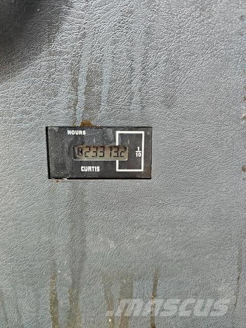 Hyundai Robex 300 LC Гусеничні екскаватори