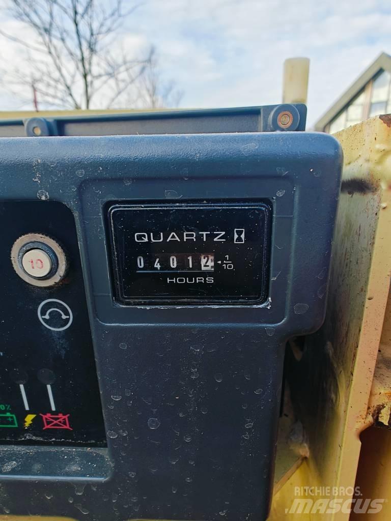 JLG 1230 Вертикальні щоглові підйомники