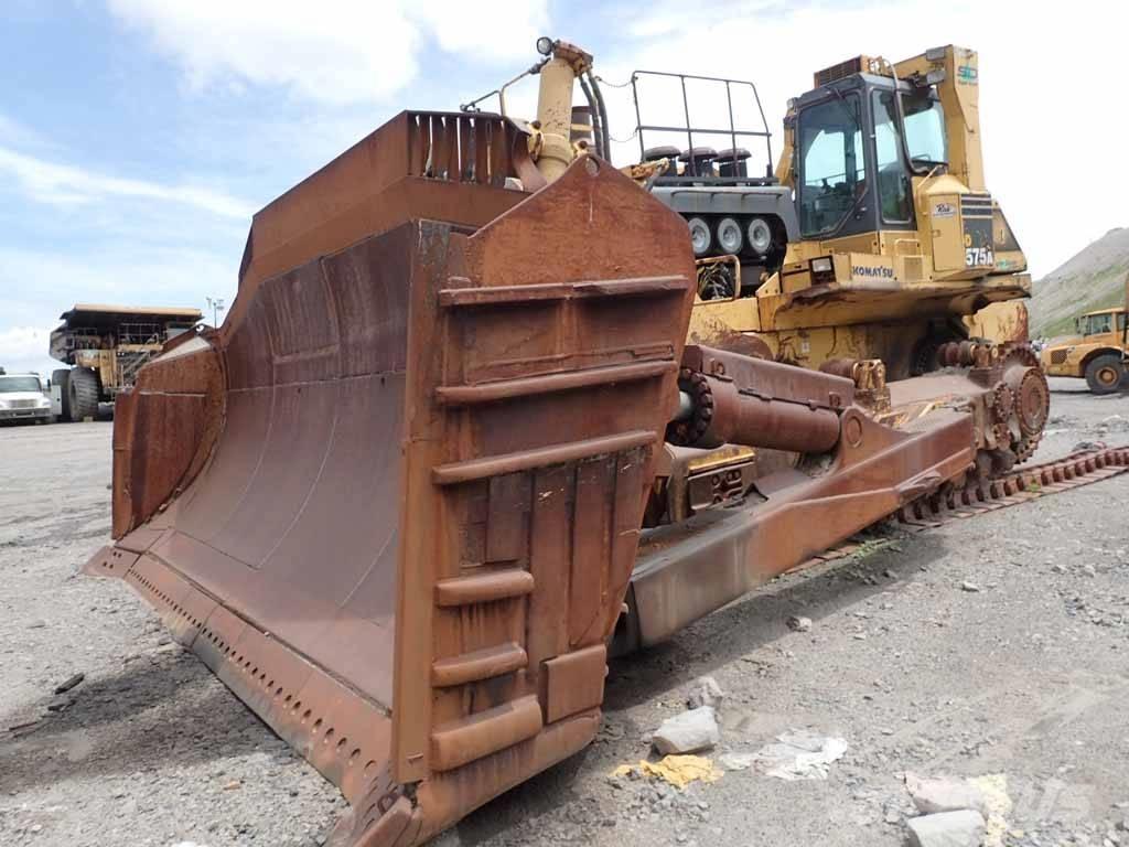 Komatsu D 575 A-3 Гусеничні бульдозери