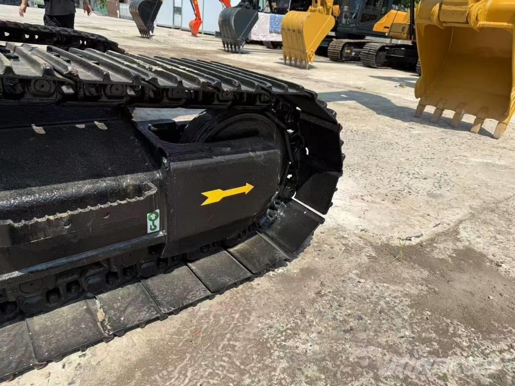 CAT 320D Гусеничні екскаватори