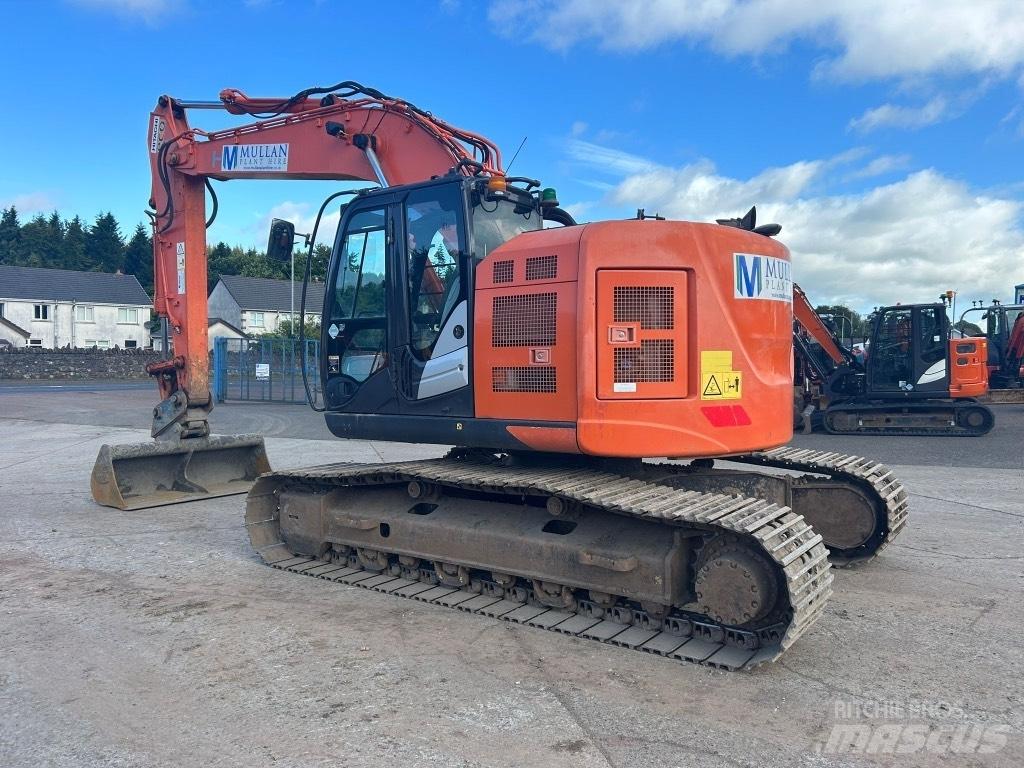Hitachi ZX225 USLC-6 Гусеничні екскаватори