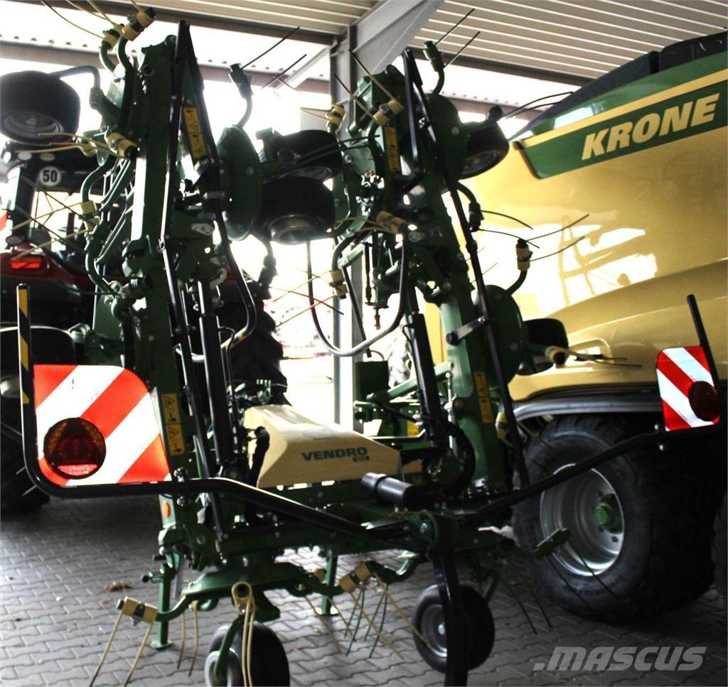 Krone Vendro 820 Граблі і сінозворушувачі