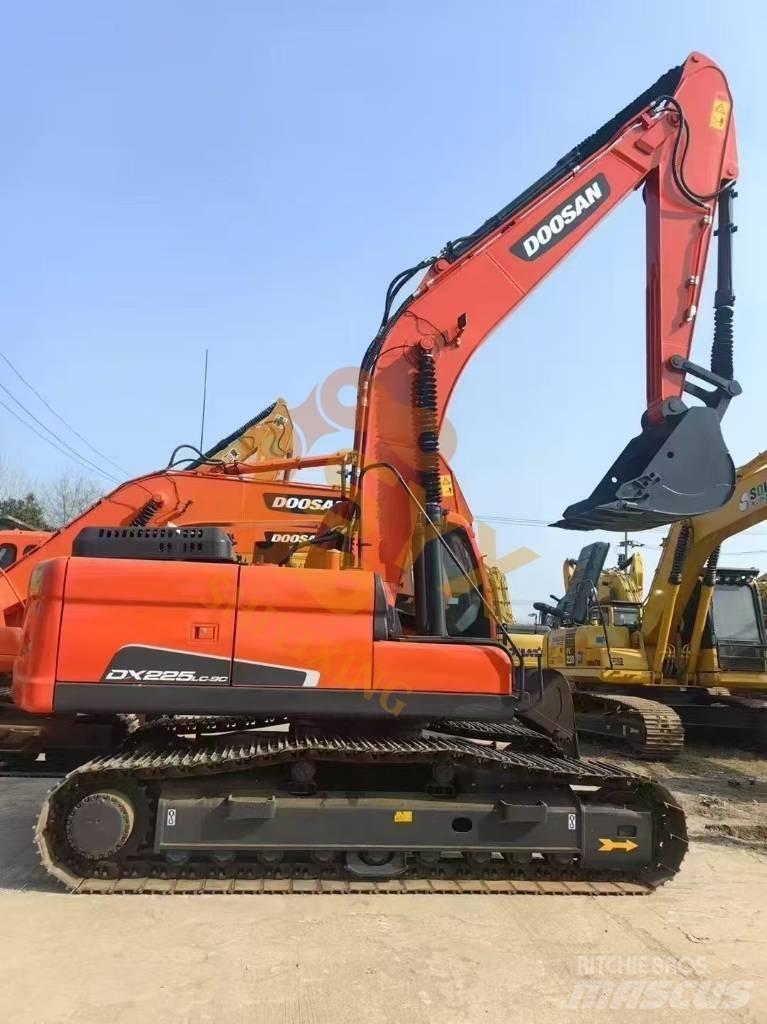 Doosan DX 225 LC Гусеничні екскаватори