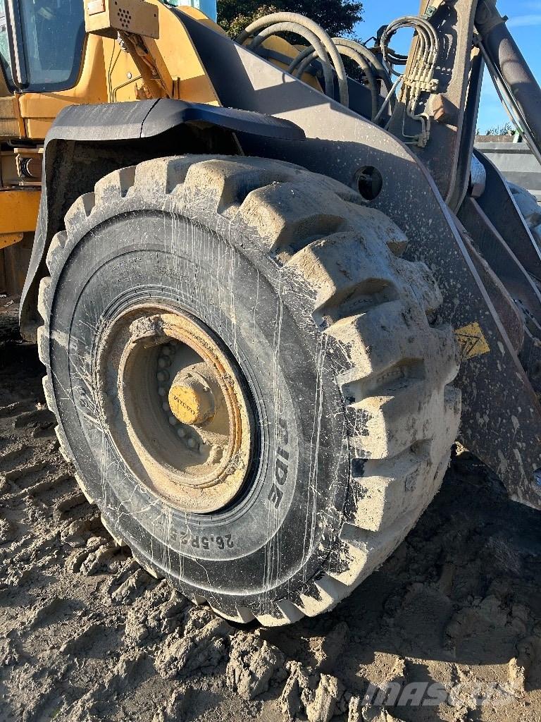 Volvo L180 Фронтальні навантажувачі