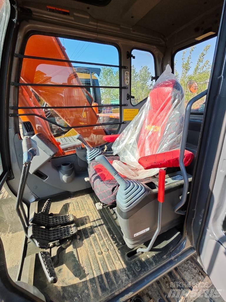 Hitachi ZX 120 Гусеничні екскаватори