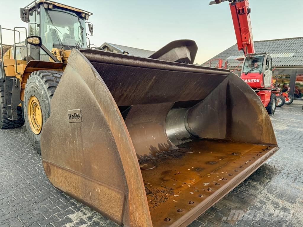 CAT 980M Фронтальні навантажувачі