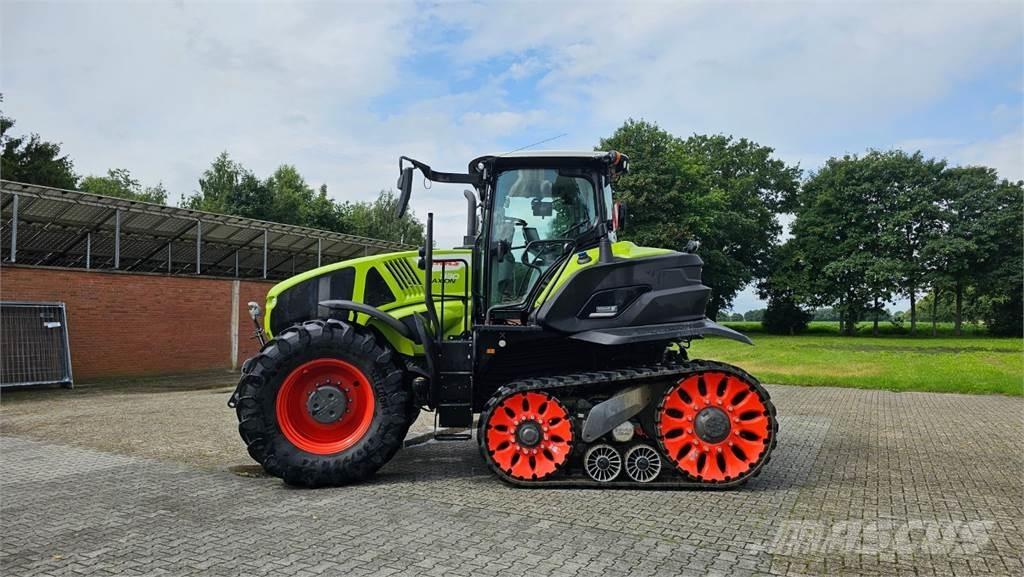 CLAAS Axion 930 TT Трактори