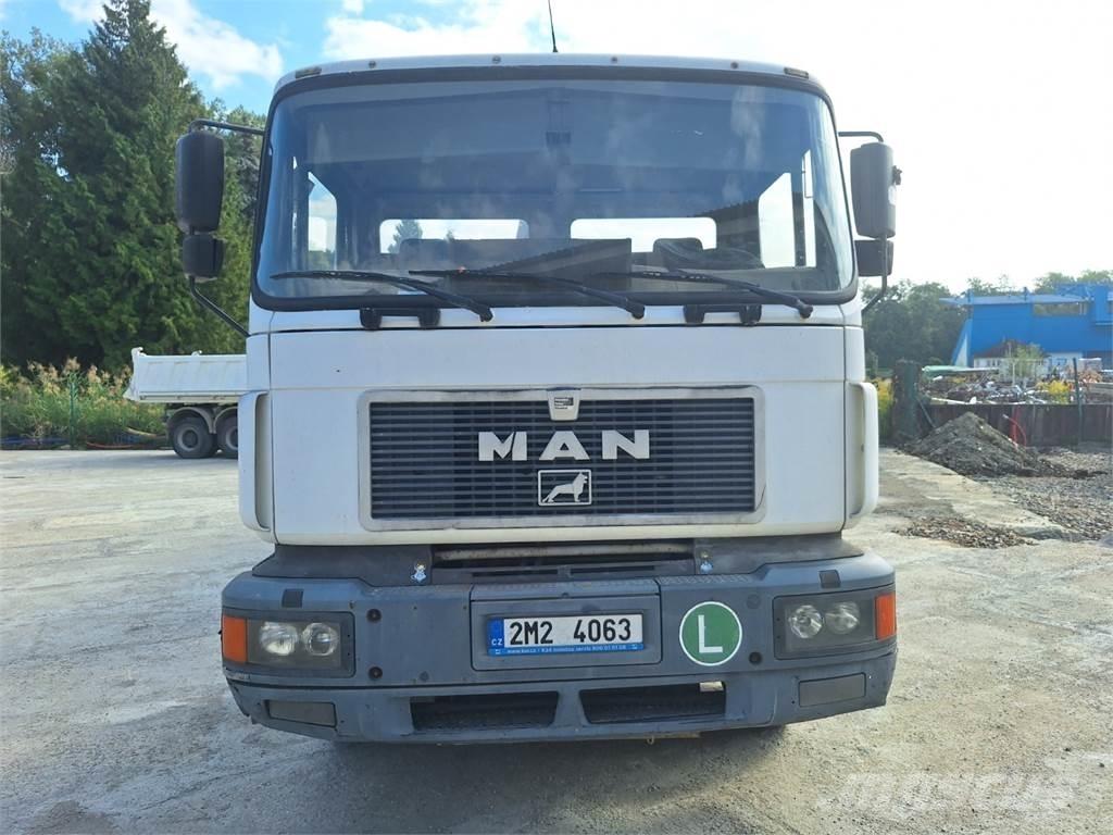 MAN 26.403 6X2 Шасі з кабіною