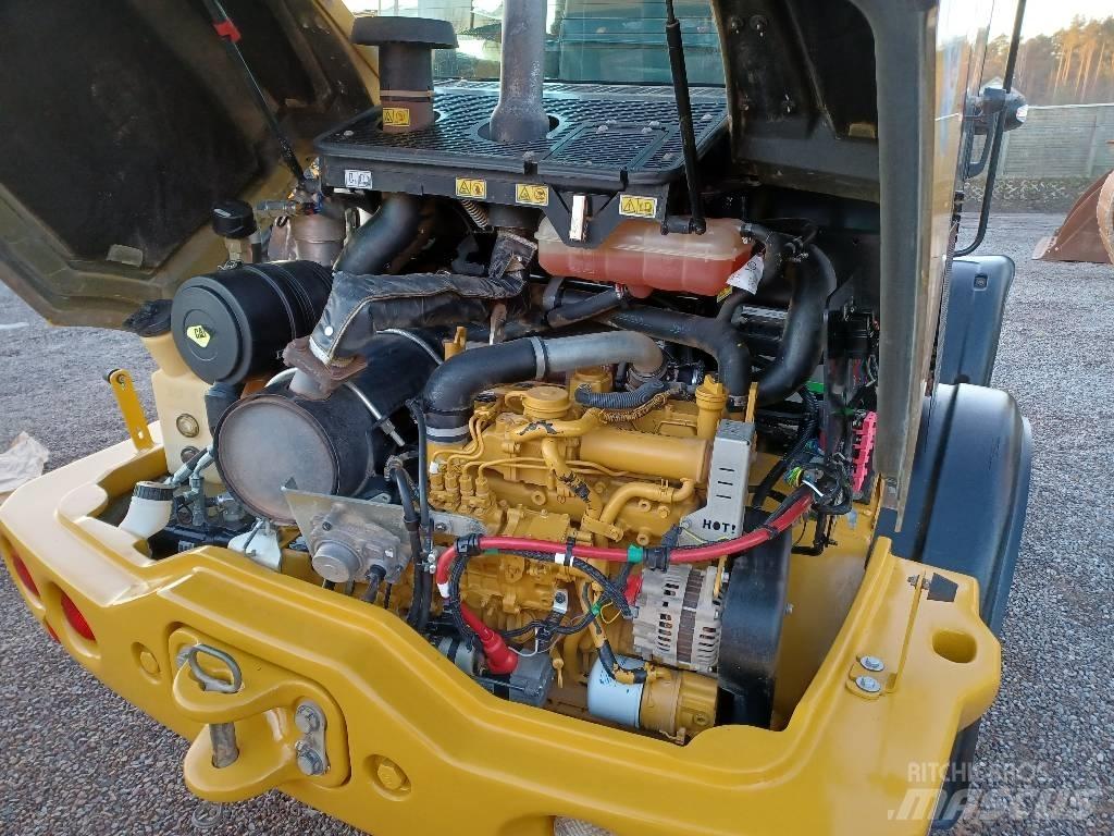 CAT 907 M Фронтальні навантажувачі