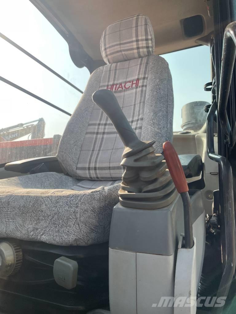 Hitachi ZX 130 Гусеничні екскаватори