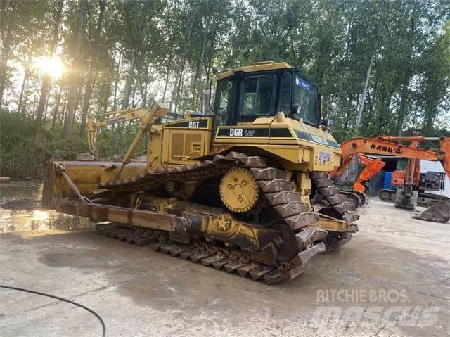 CAT D 6 R Гусеничні бульдозери
