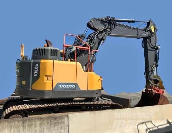 Volvo ECR 235 E Гусеничні екскаватори