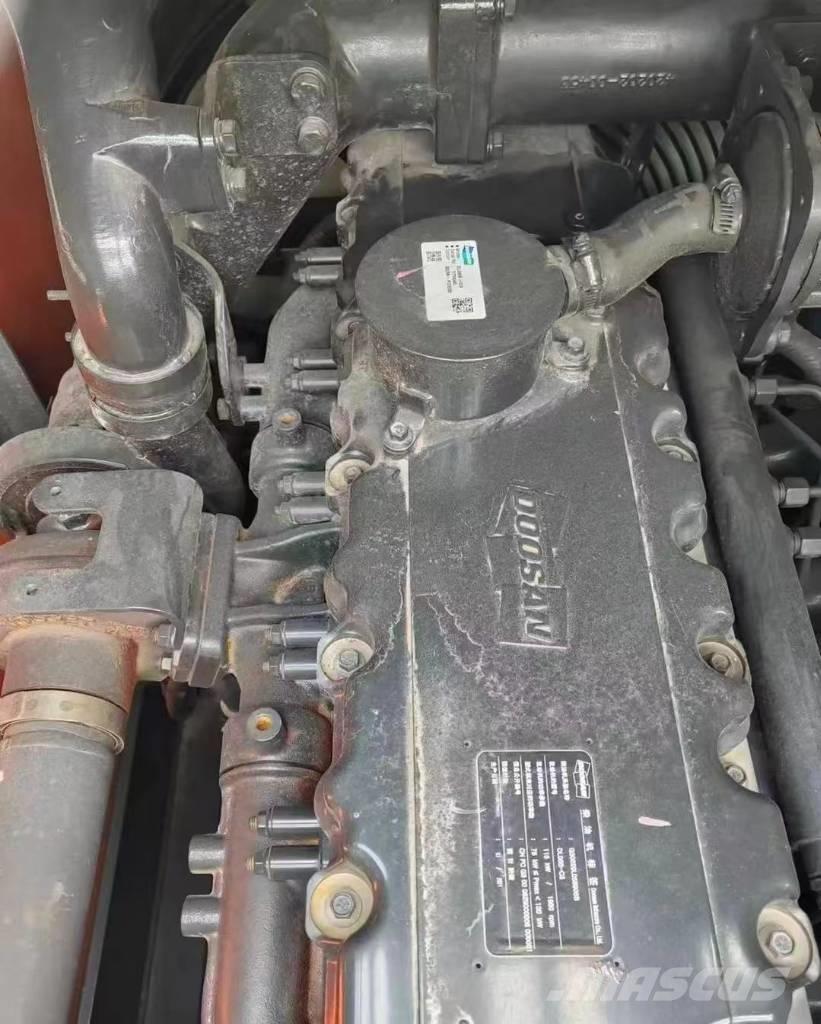 Doosan DX 220 Гусеничні екскаватори